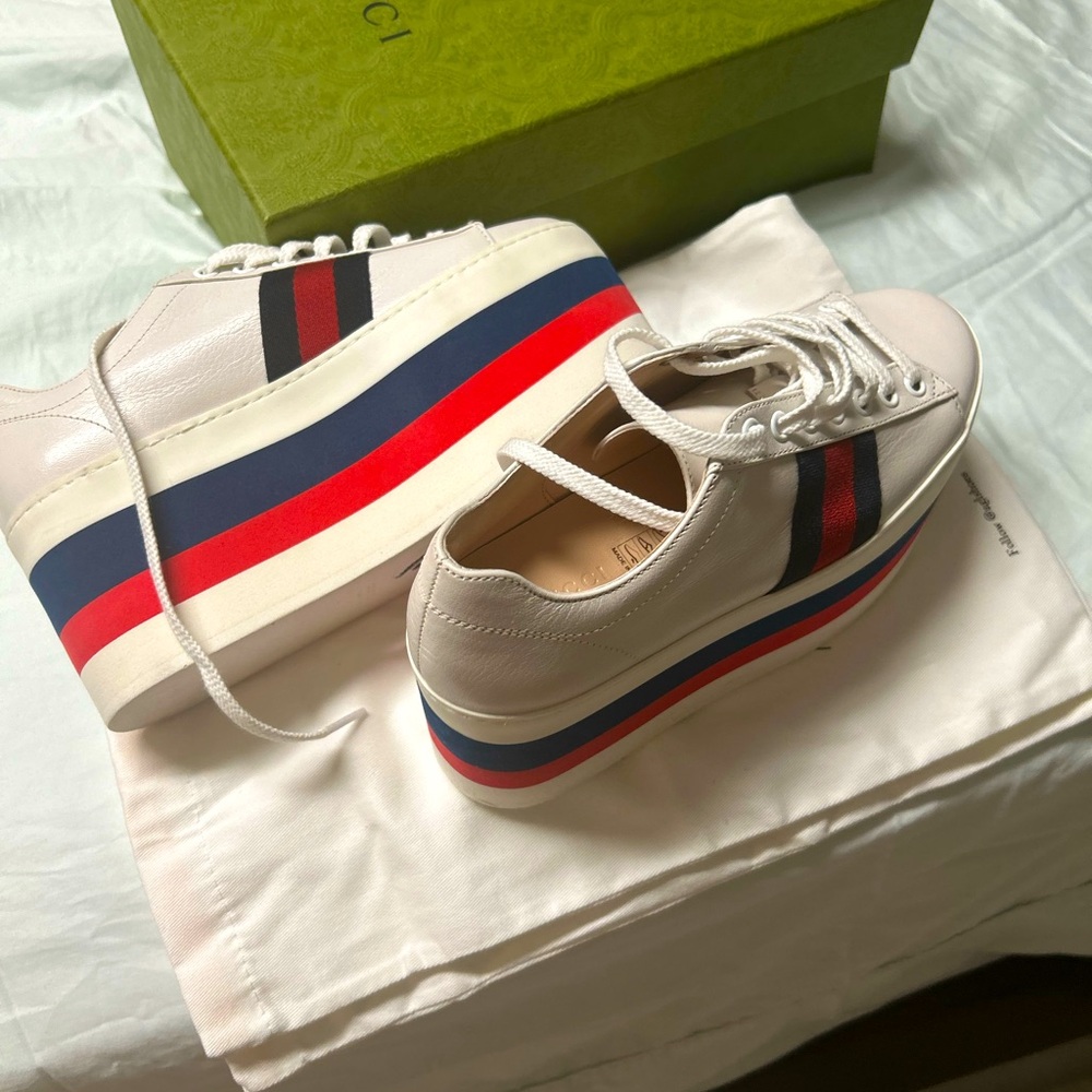 Gucci sneaker size 5.5 . Never been worn only try at the store .